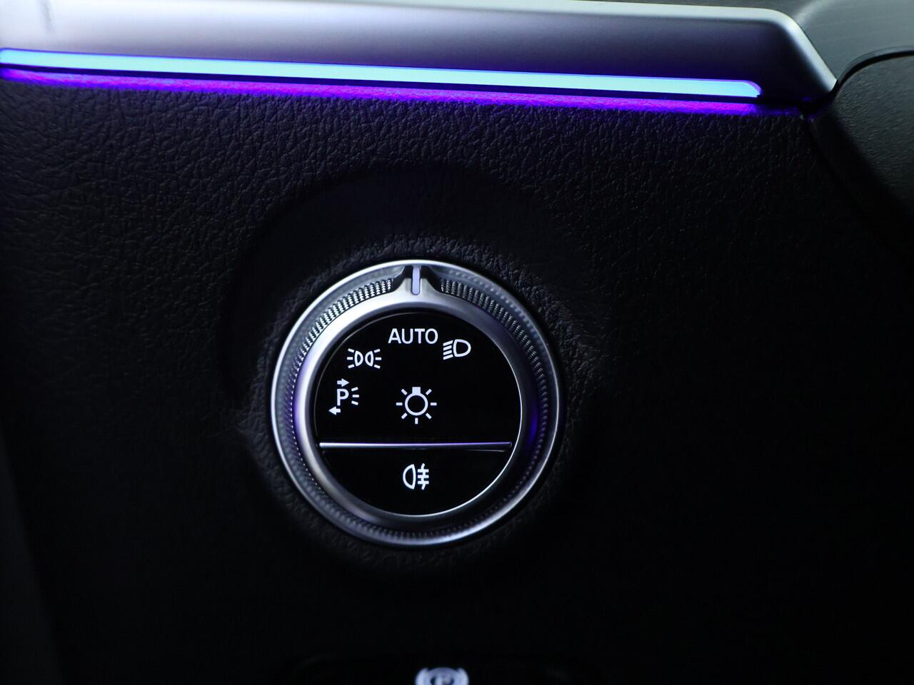 Mercedes-Benz C-KLASSE Estate 300 e AMG Plug-In Hybride AMG Line | Night Pakket | Trekhaak | Panorama Schuif-Kanteldak | Memory Voorstoelen. Inclusief 24 maanden Mercedes-Benz Certified garantie voor Europa.