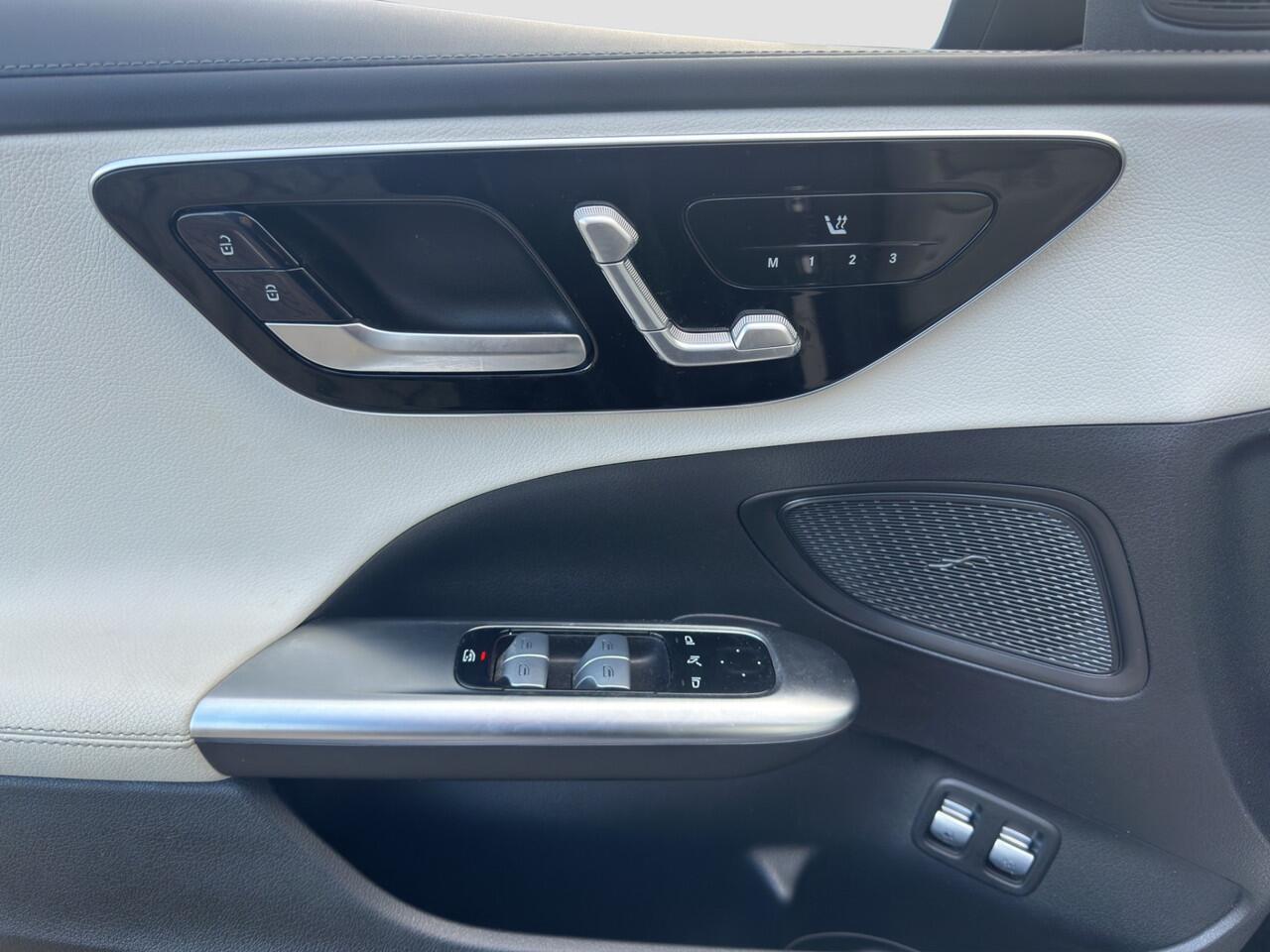 Mercedes-Benz C-KLASSE Estate 300 e AMG | EV 116km | NL dealer onderhouden | Burmester | Ambient | Laser | Keyless | Memory seats