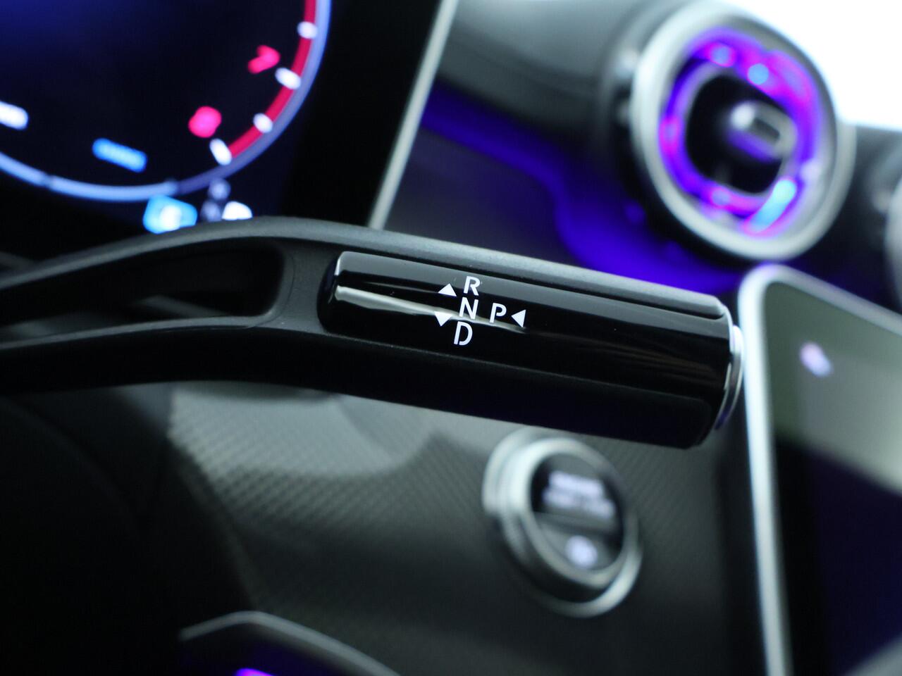 Mercedes-Benz C-KLASSE Estate 180 Business Solution AMG | Trekhaak | Nightpakket | Parkeerpakket met 360°-camera | EASY PACK achterklep | Antidiefstalpakket GUARD 360° Plus | Memorypakket | KEYLESS GO | Dodehoekassistent |