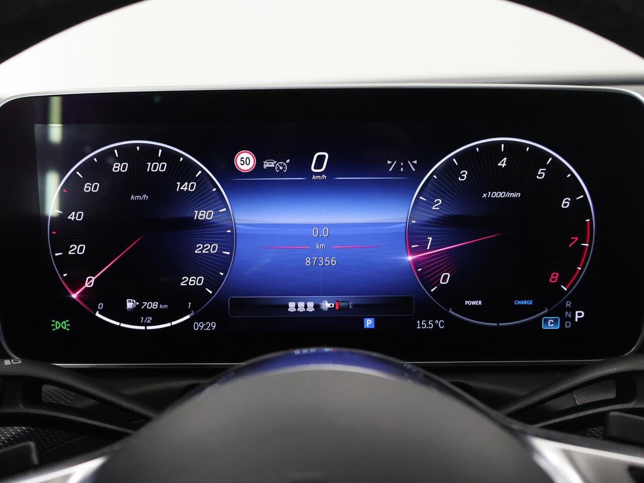 Mercedes-Benz C-KLASSE 180 AMG Line | Panoramadak | 360 camera | Draadloos laden | Elektrisch verstelbare voorstoelen |