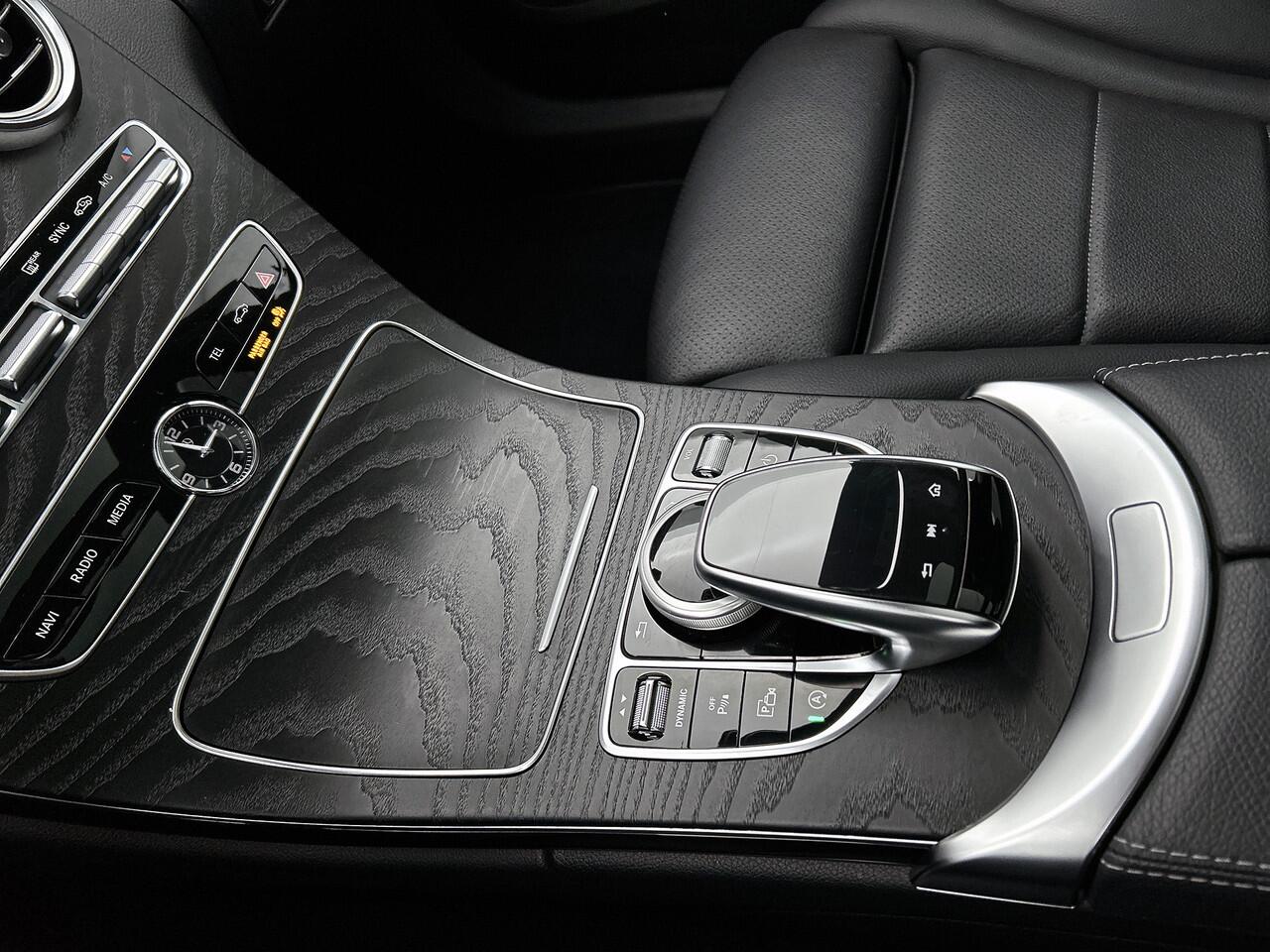 Mercedes-Benz C-KLASSE 180 AMG Nightpakket | Panoramadak | Burmester® | 360° Camera | Alarm | Sfeerverlichting | Keyless Go | Inclusief 24 maanden Mercedes-Benz Certified garantie voor Europa.