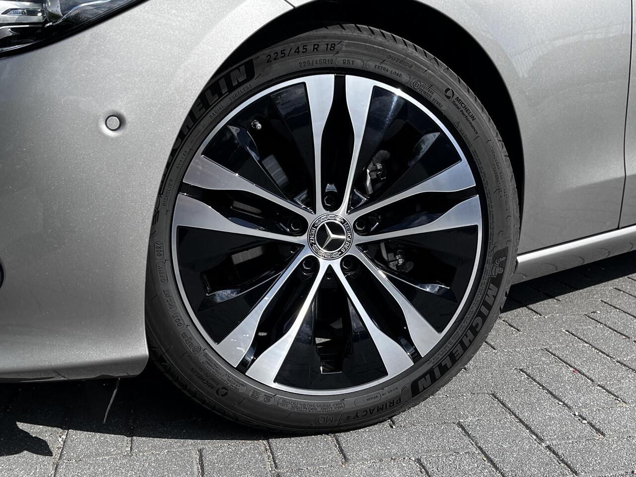 Mercedes-Benz C-KLASSE Estate 180 Luxury Line | Panoramadak | Dodehoekassistent | Privacy Glas Achter | Apple CarPlay | Android Auto | Elektrisch Verstelbare Stoelen + Memory | Sfeerverlichting | Stoelverwarming | Stuurverwarming