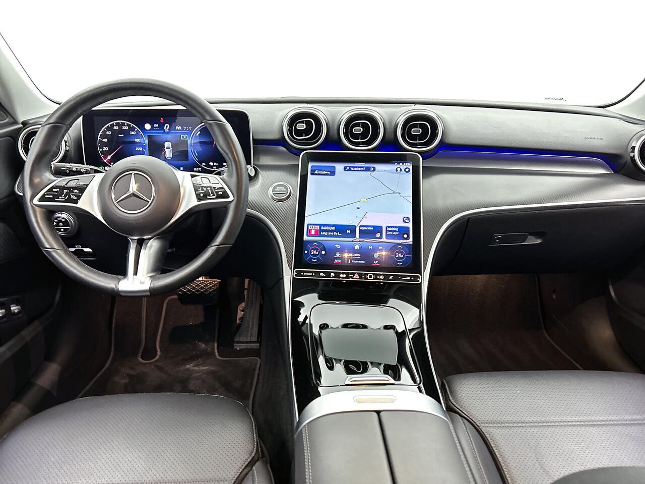 Mercedes-Benz C-KLASSE Estate 300 e Plug-In Hybride | Trekhaak | Ledkoplampen | Sfeerverlichting | Stoelverwarming |Distronic | Rijassistentiepakket Plus | Easy-Pack Achterklep. Inclusief 24 maanden MB Certified garantie voor Europa.