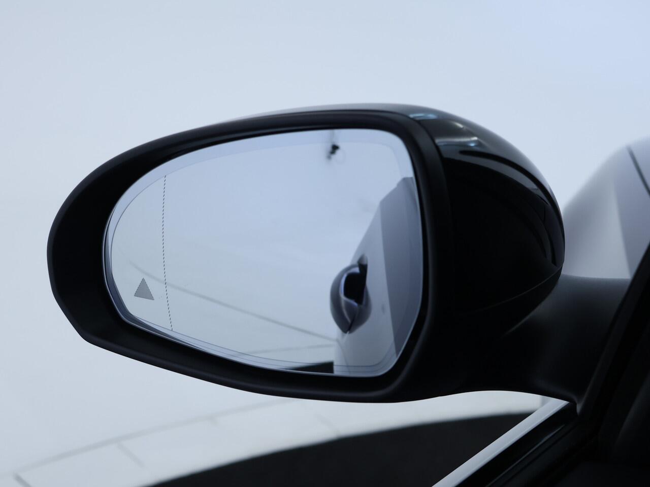 Mercedes-Benz C-KLASSE Estate 300 e Plug-In Hybride AMG Nightpakket | Trekhaak | Panoramadak | Memory | Stuur en Stoelverwarming | Dode Hoek Ass | Car Play | Inclusief 24 maanden Mercedes-Benz Certified garantie voor Europa.