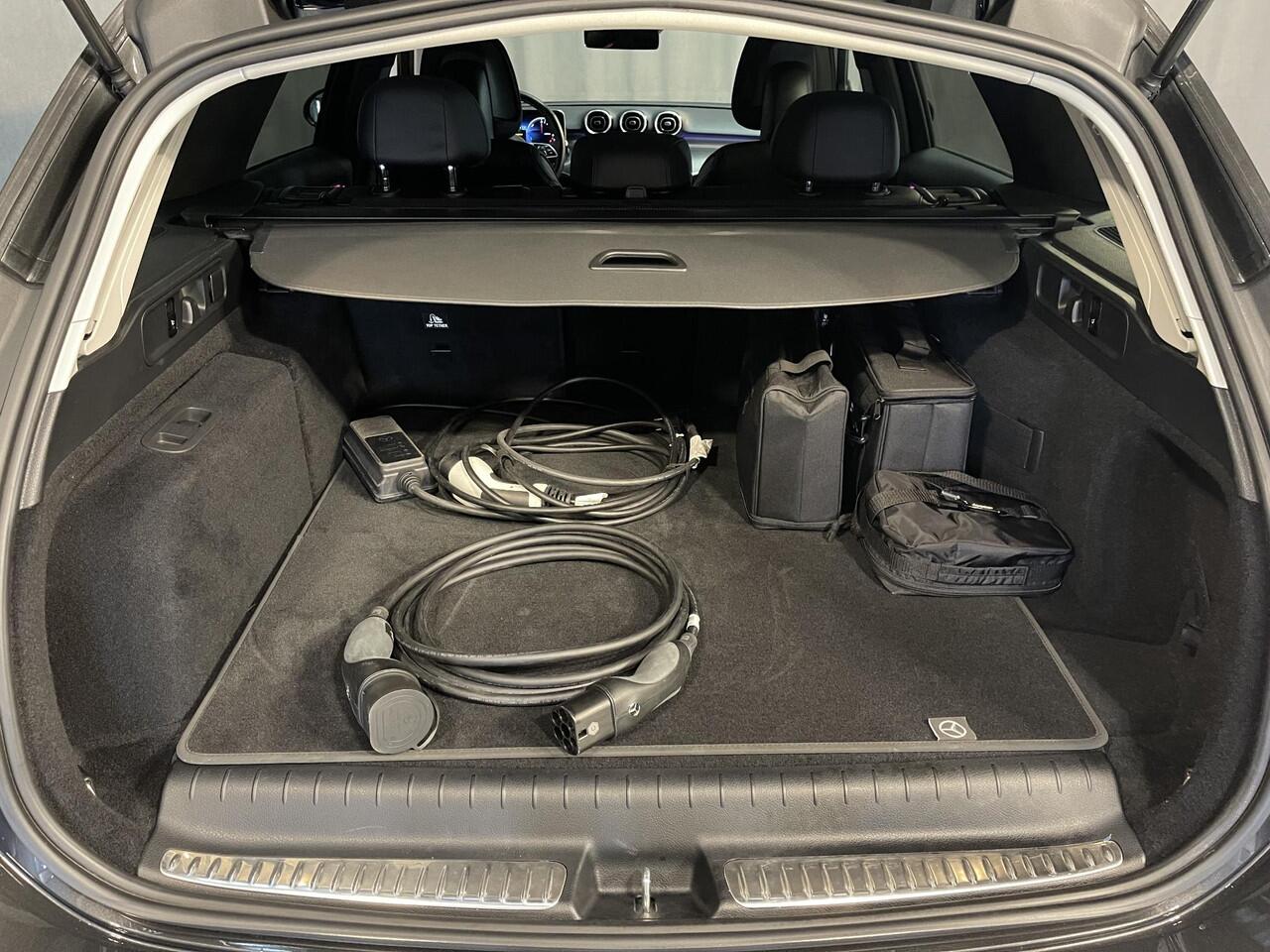 Mercedes-Benz C-KLASSE Estate 300 e Luxury Line Limited 18"/Leder + memory l/r + massage/360 camera/Elektrische klep/Adaptieve cruise/Dodehoek/Sfeerverlichting