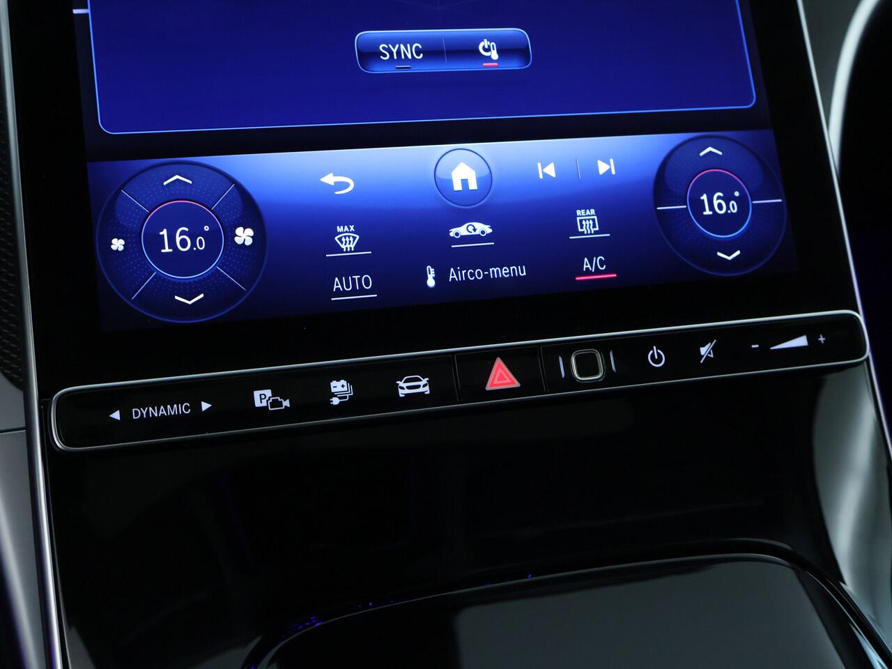 Mercedes-Benz C-KLASSE Estate 300 e AMG Plug-In Hybride | AMG Line Advanced Plus | Night Pakket | Trekhaak | Panorama Schuif-Kanteldak | Inclusief 24 maanden Mercedes-Benz Certified garantie voor Europa.