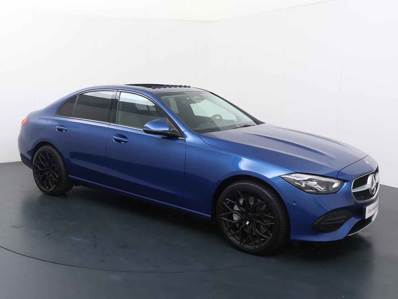 Mercedes-Benz C-KLASSE 300 e AMG Line Limited | Automaat | Digitale cockpit | Panoramadak | Laneassist | Sfeerverlichting | Multifunctioneel stuurwiel | Cruise control | Speedlimiter | Spraakbediening | Inklapbare spiegels | Automatische verlichting | Start/Stop | Navigatie | B