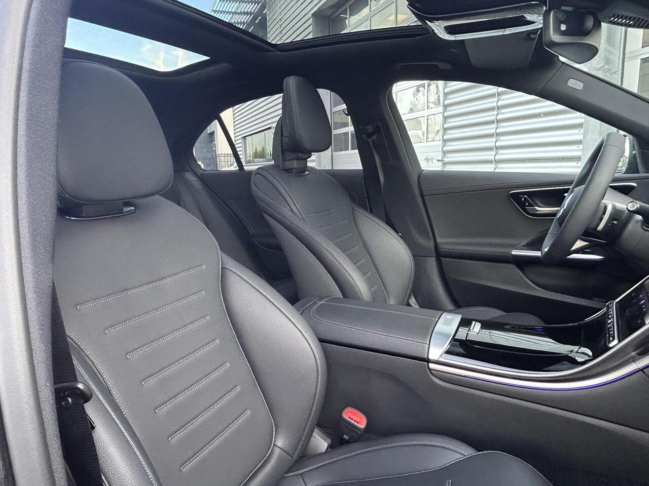 Mercedes-Benz C-KLASSE 300 e Business Solution AMG | Night Pakket | Panoramadak | Trekhaak | 360° Camera | Dodehoekassistent | Elektrisch Verstelbare Stoelen + Memory | Apple CarPlay | Android Auto | Sfeerverlichting | Stoelverwarming