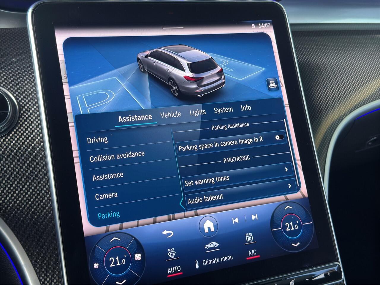 Mercedes-Benz C-KLASSE Estate 300 e AMG | EV 116km | NL dealer onderhouden | Burmester | Ambient | Laser | Keyless | Memory seats