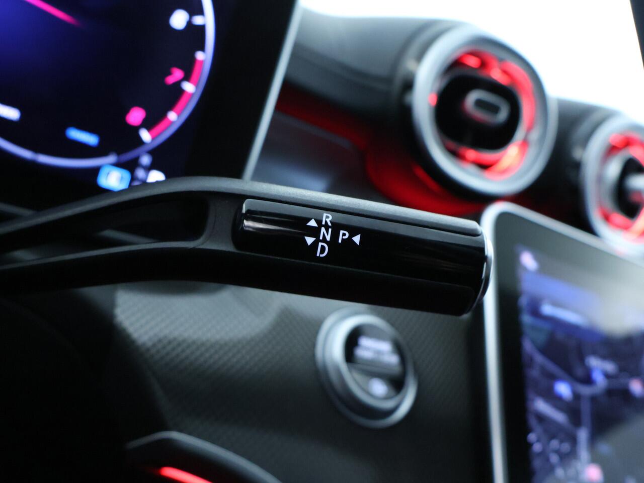 Mercedes-Benz C-KLASSE Estate 180 Star Edition AMG Line | Panoramadak | Dodehoekdetectie | Apple CarPlay | Inclusief 24 maanden MB Certified garantie voor Europa.