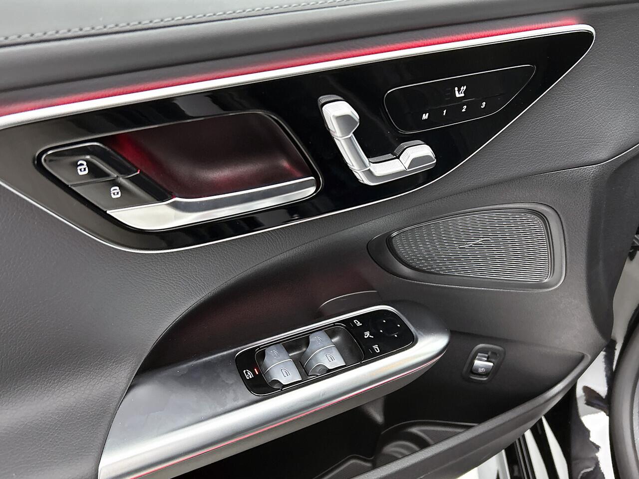 Mercedes-Benz C-KLASSE Estate 180 LIMITED AMG Line | Nightpakket | Comfortpakket Plus | Trekhaak | 19 inch AMG velgen | Achteruitrijcamera | Antidiefstalpakket GUARD 360° Plus | EASY PACK achterklep | KEYLESS GO |