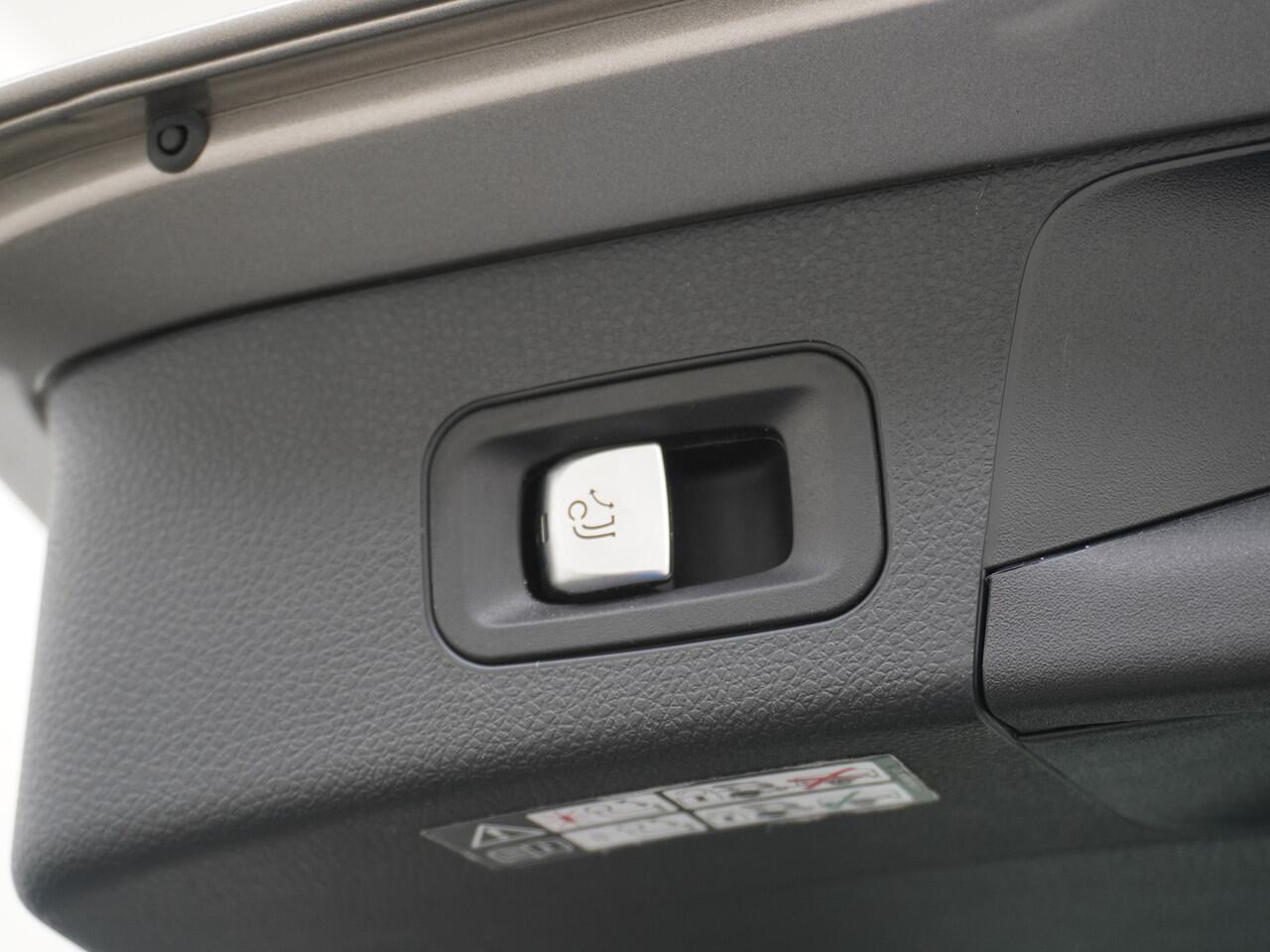 Mercedes-Benz C-KLASSE Estate C 300 e Estate AMG line | Trekhaak LED Sfeer