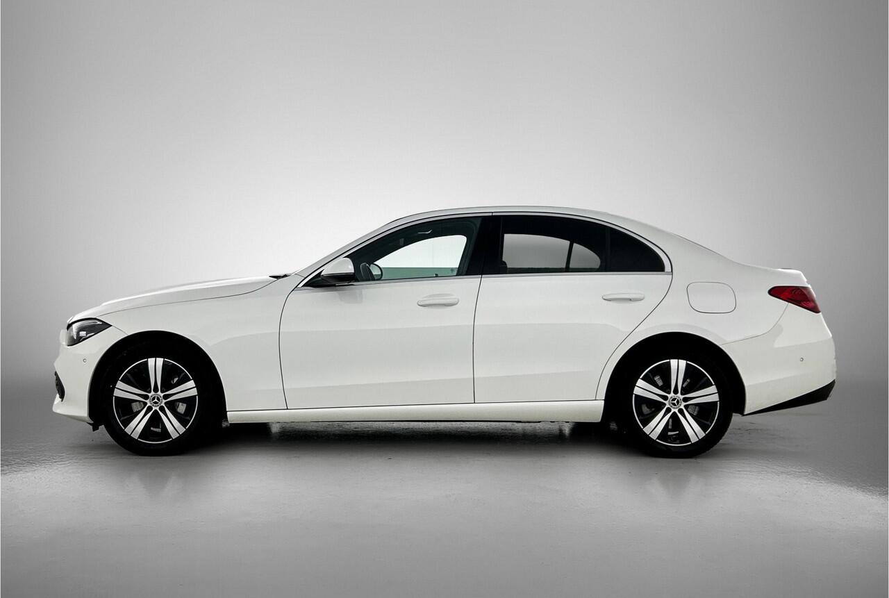 Mercedes-Benz C-KLASSE 300 e Plug-In Hybride | Led koplampen | Achteruitrijcamera | Dodehoekassistent | Sfeerverlichting | Stoelverwarming voor. Inclusief 24 maanden MB Certified garantie voor Europa.