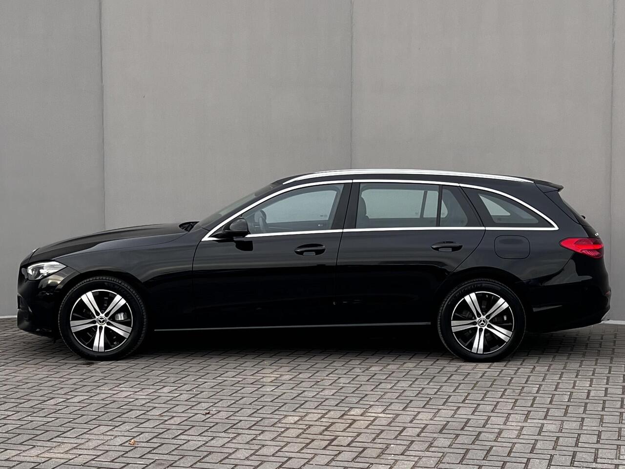 Mercedes-Benz C-KLASSE Estate 300 e Luxury Line Automaat 9 traps / Elektrische trekhaak 1.800 kg / EAER bereik 111 km / Avantgarde Interieur / Elektr. klep / Adapt. CC / Navigatie groot scherm / Winterwielenset /