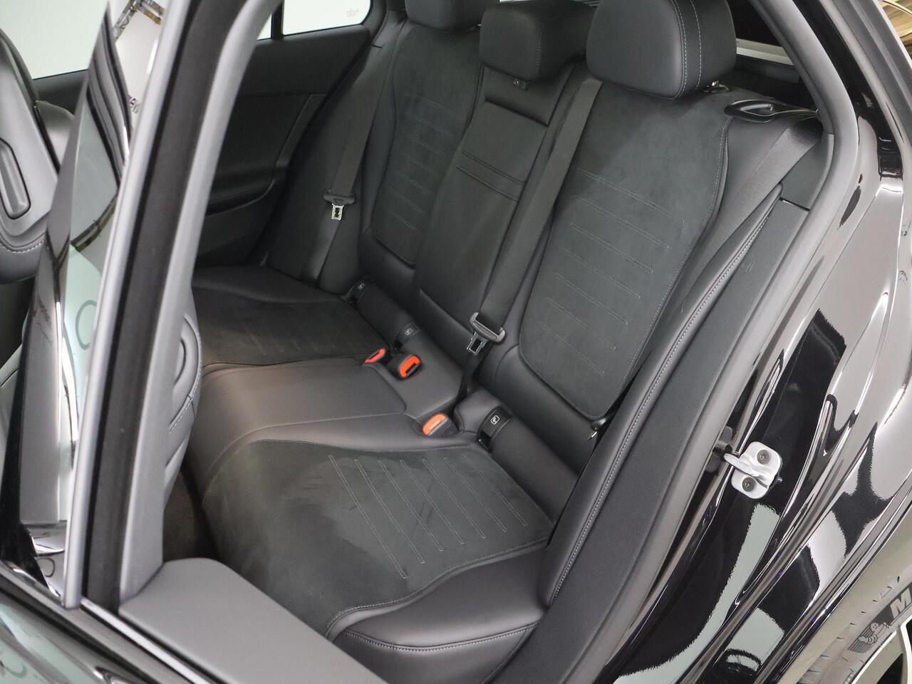 Mercedes-Benz C-KLASSE Estate 180 Business Solution AMG | Panoramadak | Keyless | Night pakket | Memory stoelen | Stoel verwarming |