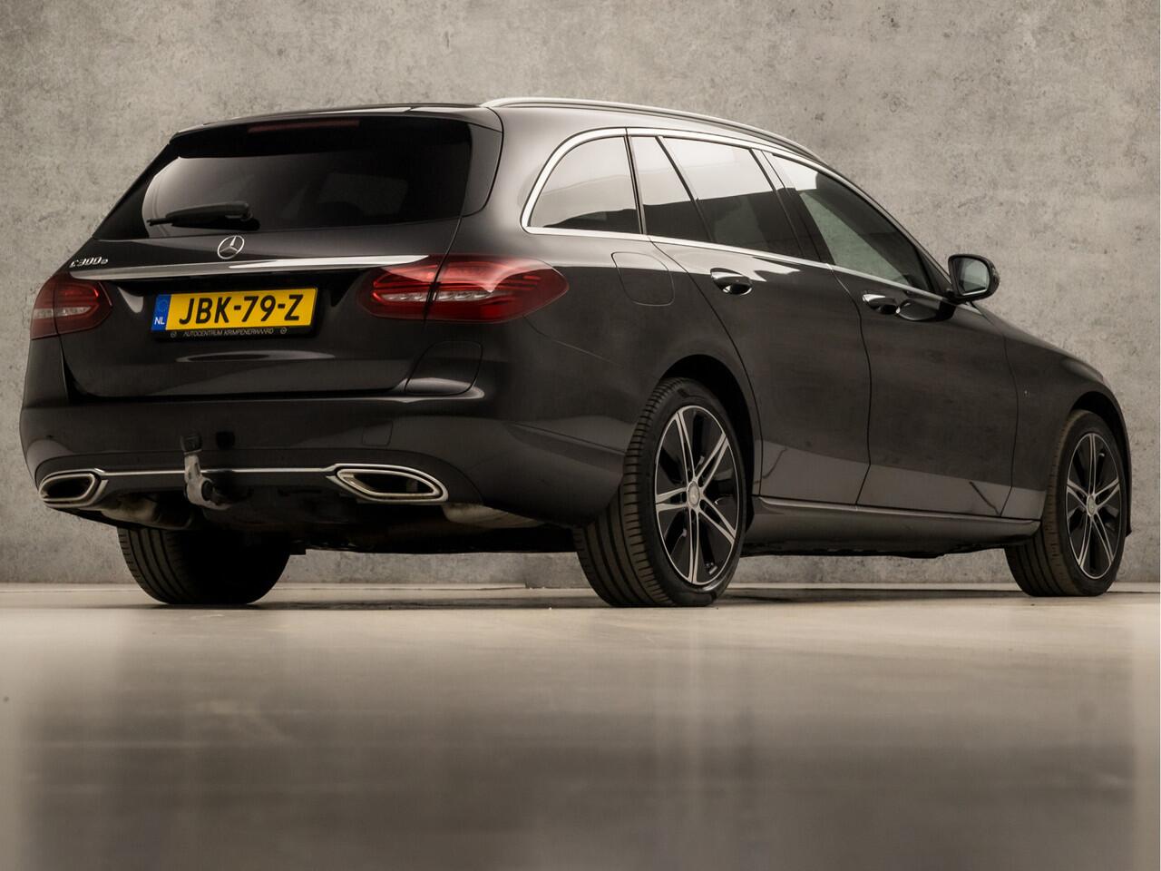 Mercedes-Benz C-KLASSE Estate 300e PHEV AMG Sport 320Pk Automaat (APPLE CARPLAY, GROOT NAVI, CAMERA, ELEK SPORTSTOELEN, ADAPTIVE CRUISE, STOELVERWARMING, GETINT GLAS, TREKHAAK, NIEUWSTAAT)