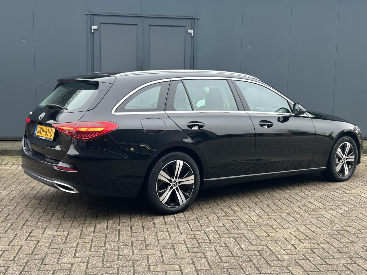 Mercedes-Benz C-KLASSE Estate 300 e Luxury Line Automaat 9 traps / Elektrische trekhaak 1.800 kg / EAER bereik 111 km / Avantgarde Interieur / Elektr. klep / Adapt. CC / Navigatie groot scherm / Winterwielenset /