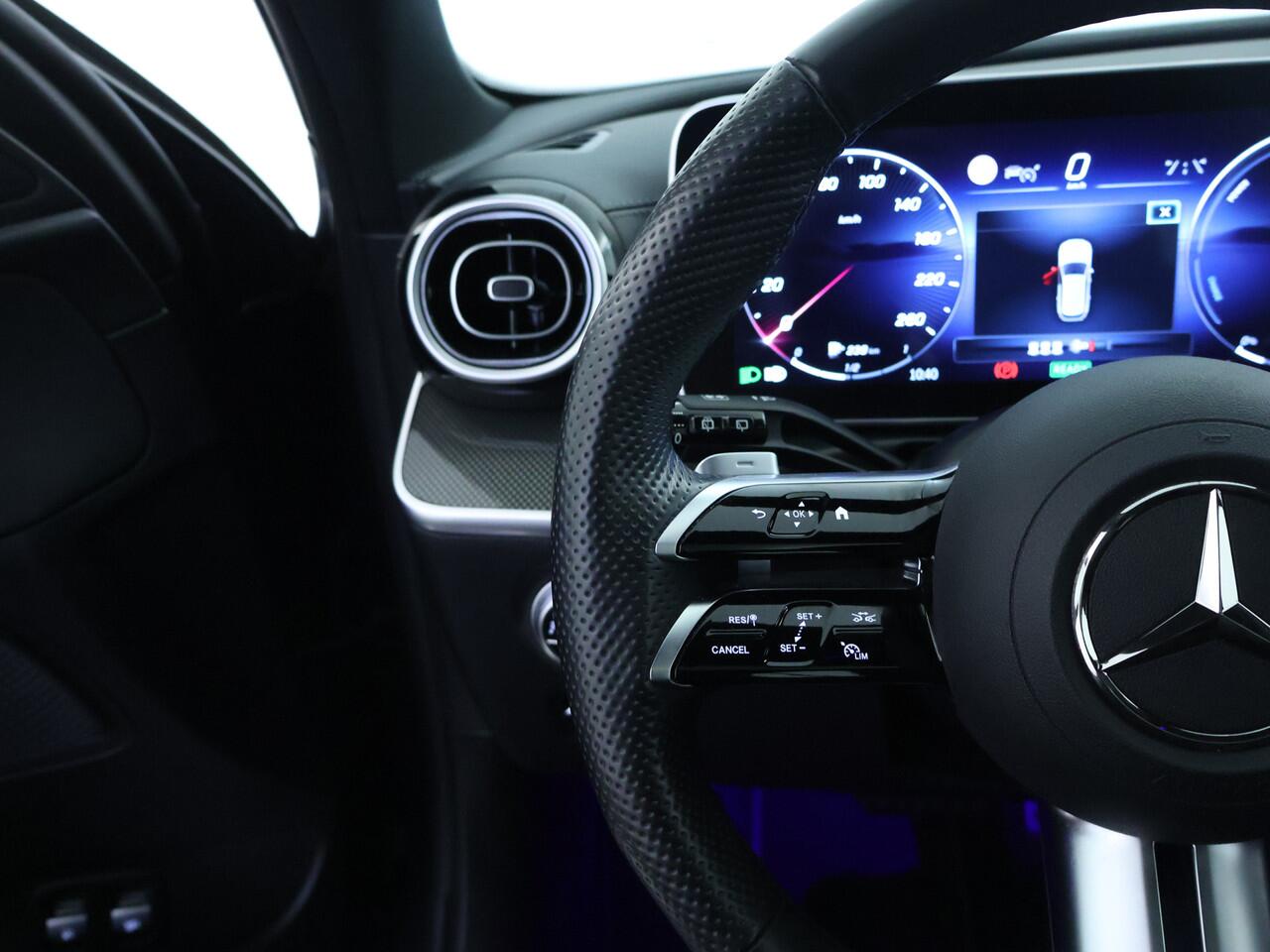 Mercedes-Benz C-KLASSE Estate 300 e AMG Plug-In Hybride AMG Line | Trekhaak | Panorama Schuif-Kanrteldak | Distronic | Stuur en Stoelverwarming. Inclusief 24 maanden Mercedes-Benz Certified garantie voor Europa.