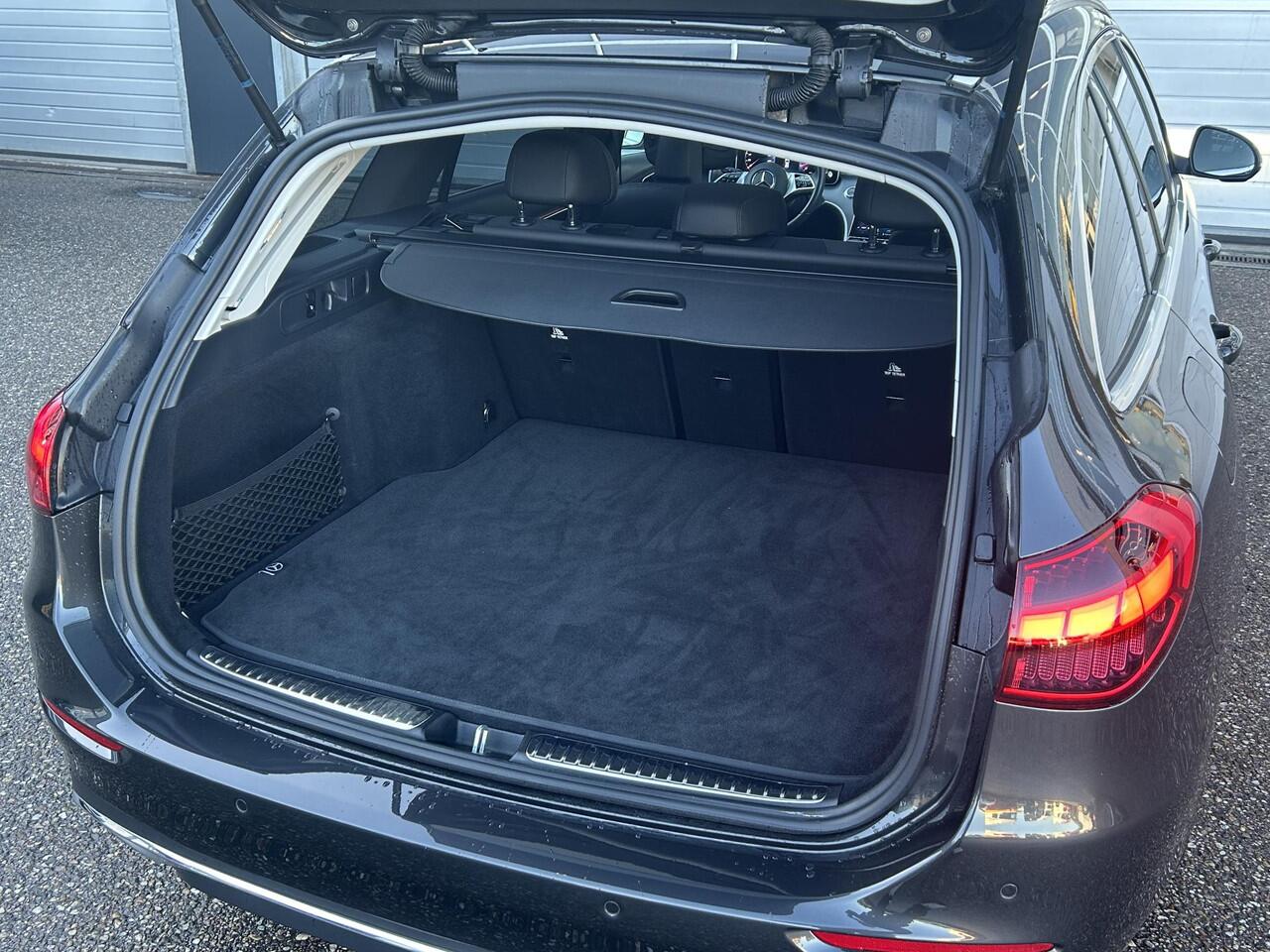 Mercedes-Benz C-KLASSE Estate 180 | Panoramadak | Apple CarPlay | Stoelverwarming | Sfeerverlichting | Achteruitrijcamera