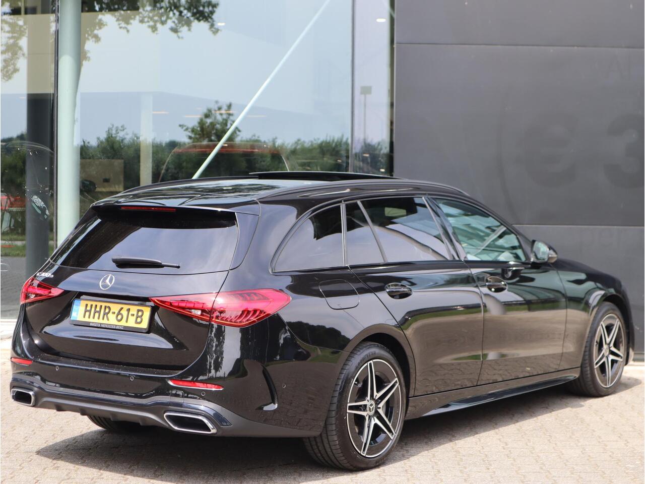 Mercedes-Benz C-KLASSE Estate 300 e AMG Line | Panoramadak | Navigatie | Camera | LED | Automaat