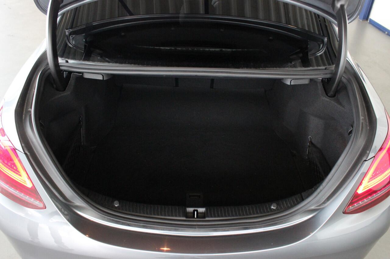 Mercedes-Benz C-KLASSE 180 Business Solution AMG-Line Facelift | Night-pakket | Trekhaak | Carplay | Camera | Virtual Cockpit | Side-Assist | Cruise | 18" LMV | Halfleder | PDC V+A