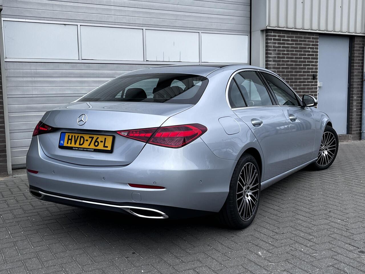 Mercedes-Benz C-KLASSE 180 Star Edition Luxury | Panoramadak | DISTRONIC Afstandsassistent | Elektrisch Verstelbare Stoelen + Memory | Dodehoekassistent | Apple CarPlay | Android Auto | Sfeerverlichting | Stoelverwarming | Elektrisch Inklapbare Buitenspiegels