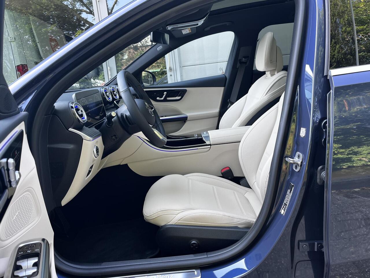 Mercedes-Benz C-KLASSE Estate 300 e Luxury Line | Leder Beige | Panoramadak | Winter Pakket | Trekhaak | DIGITAL LIGHT | DISTRONIC Afstandsassistent | 360° Camera | Stuurverwarming | Apple CarPlay | Android Auto | Elektrisch Verstelbare Stoelen + Memory