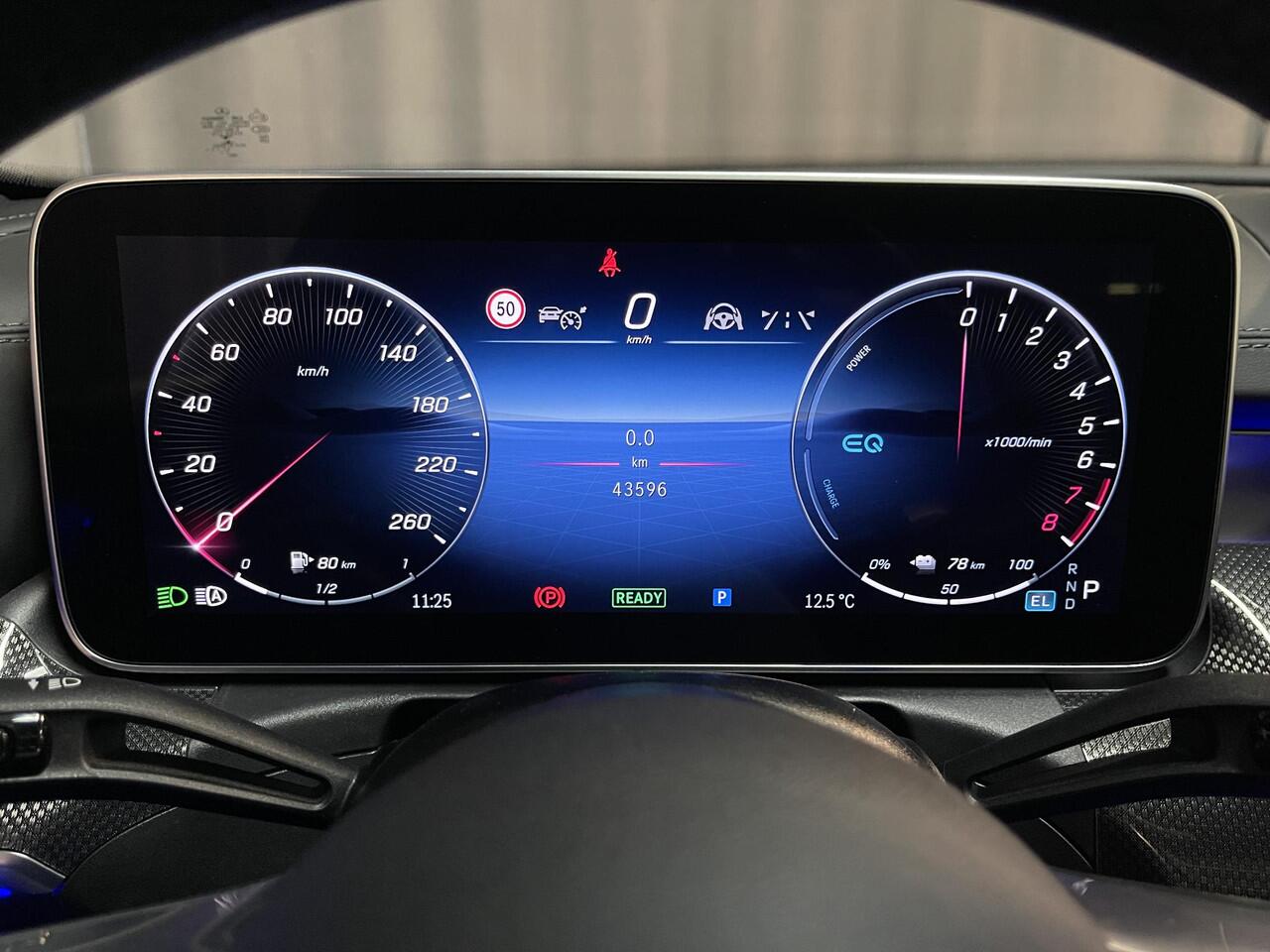 Mercedes-Benz C-KLASSE Estate 300 e AMG Line 18"/Panoramadak/Laser LED/Trekhaak/Stoelverwarming + memory l + r/Adaptieve cruise/Sfeerverlichting premium/Elektrische klep/Apple Carplay & Android Auto