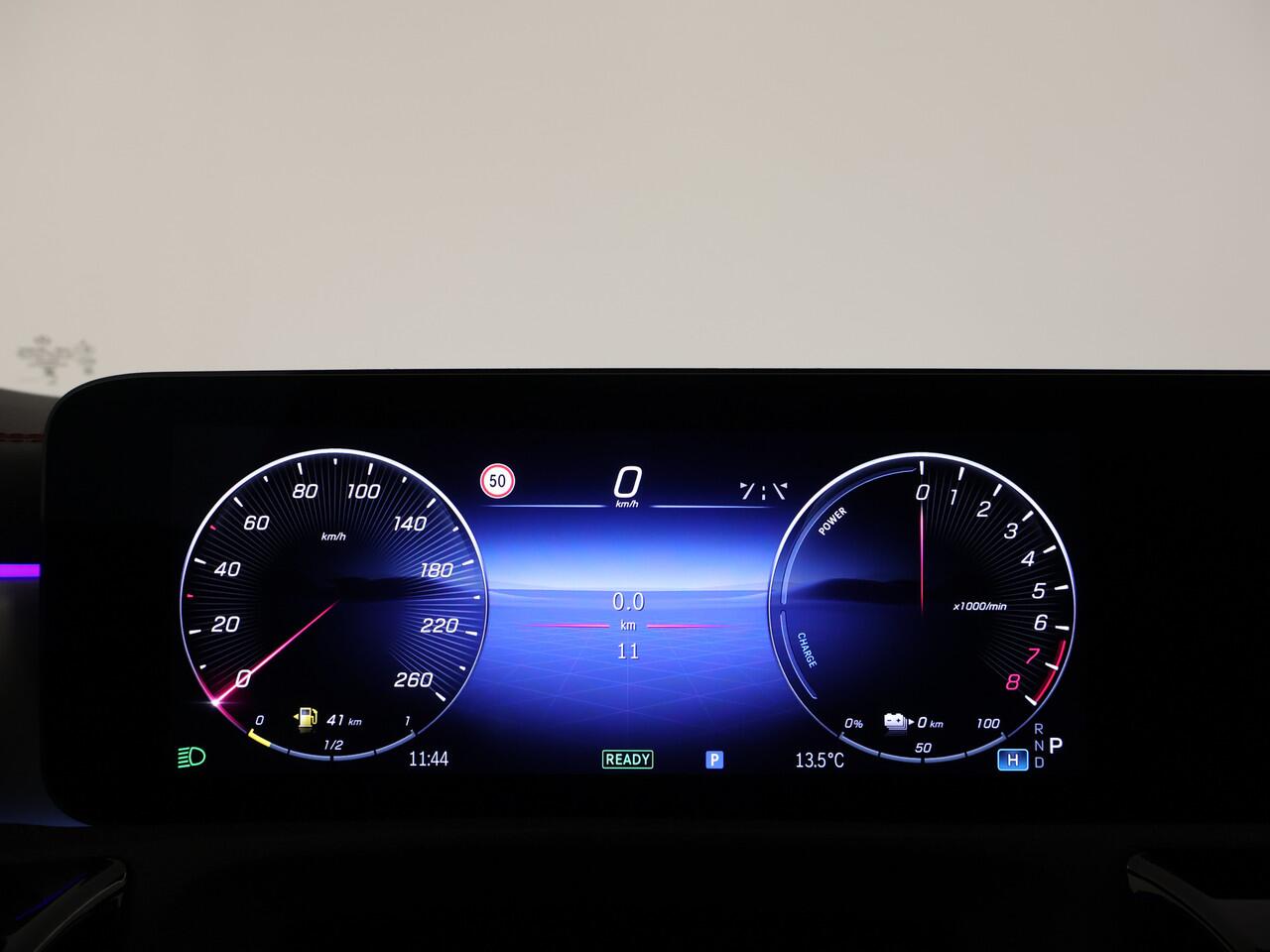 Mercedes-Benz CLA-KLASSE Shooting Brake 250 e Star Edition AMG Line | Trekhaak | Nightpakket | Antidiefstalpakket GUARD 360° Plus | 360°-camera | 19 inch Multispaaks AMG velgen | Head-up display | KEYLESS GO-comfortpakket | Smartphone integratie |