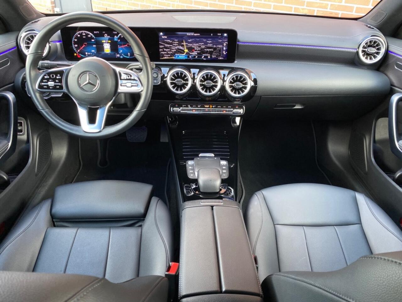 Mercedes-Benz CLA-KLASSE 180 LUXURY LINE LEDER NAV CRUISE CAMERA PDC ECC LMV STOELVW