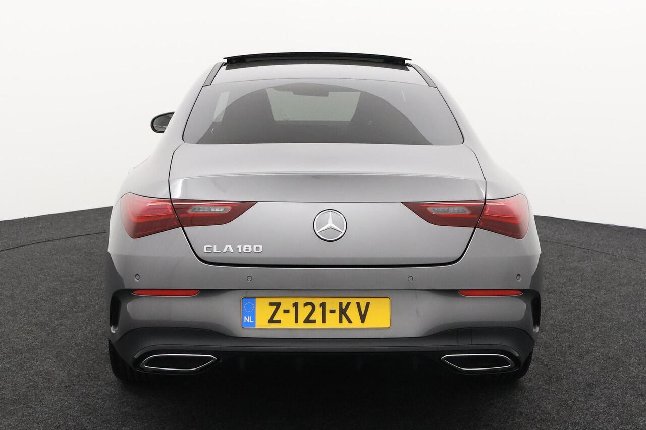 Mercedes-Benz CLA-KLASSE 180 AMG Line | Premium Pakket | Night Pakket | Panoramadak | MULTIBEAM LED Koplampen | Dodehoekassistent | Advanced Sound System | Sfeerverlichting |
