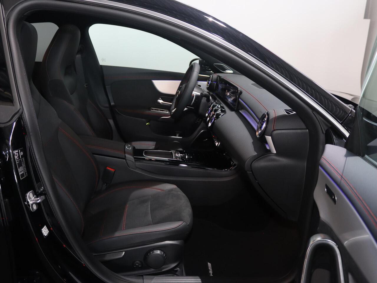 Mercedes-Benz CLA-KLASSE 180 Business Solution AMG | Panoramaschuifdak | Trekhaak | Burmester | Rijassistentiepakket Plus | Techniekpakket | Winterpakket |