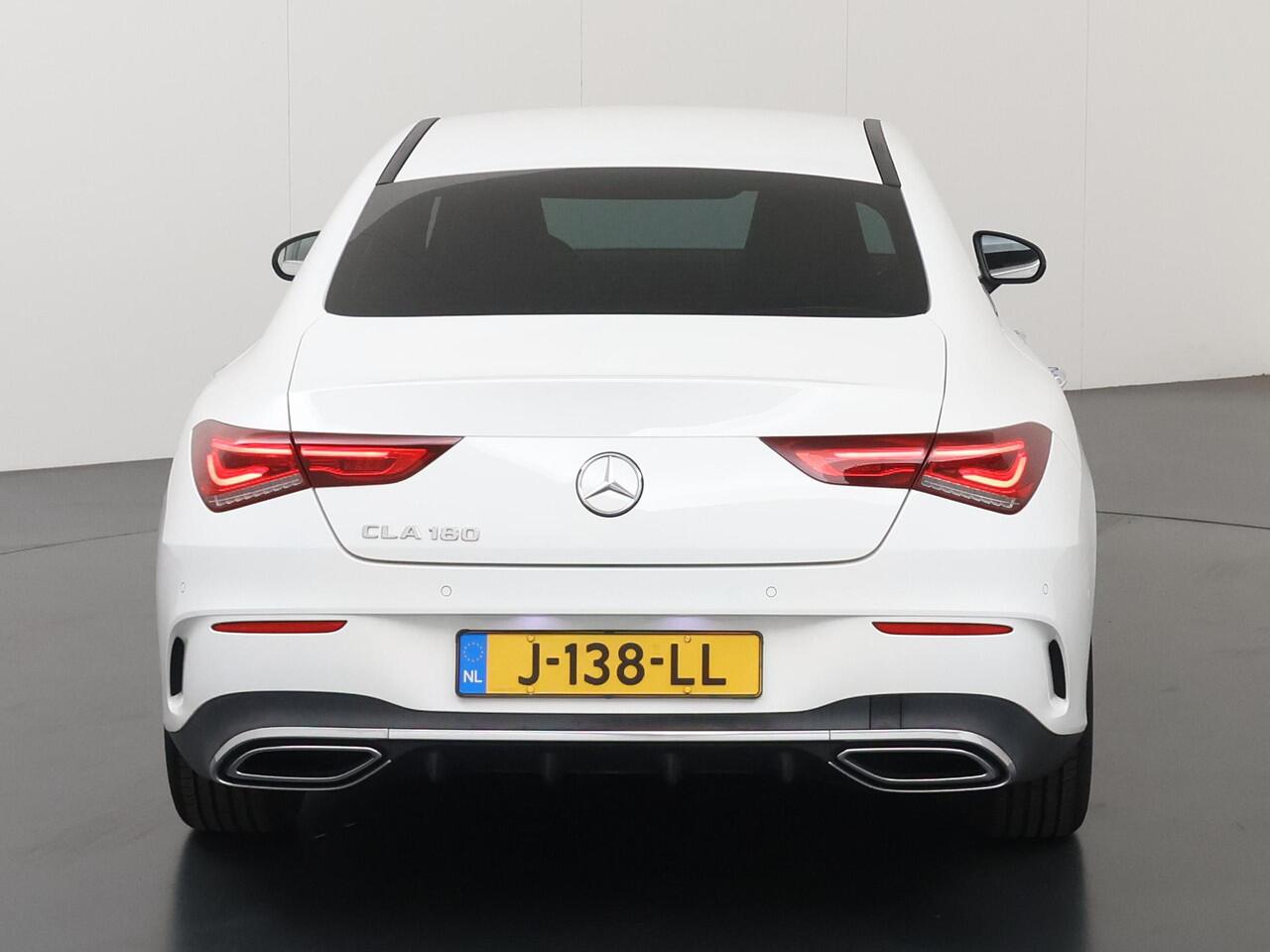 Mercedes-Benz CLA-KLASSE 180 Business Solution AMG | Sfeerverlichting | Widescreen | Apple carplay | Parkeercamera | Stoelverwarming |