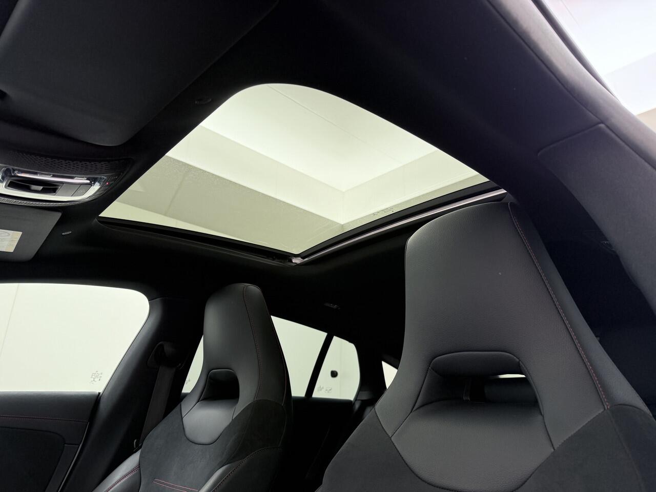 Mercedes-Benz CLA-KLASSE Shooting Brake 250 e AMG Line | Pano 360 Camera Sfeer Night