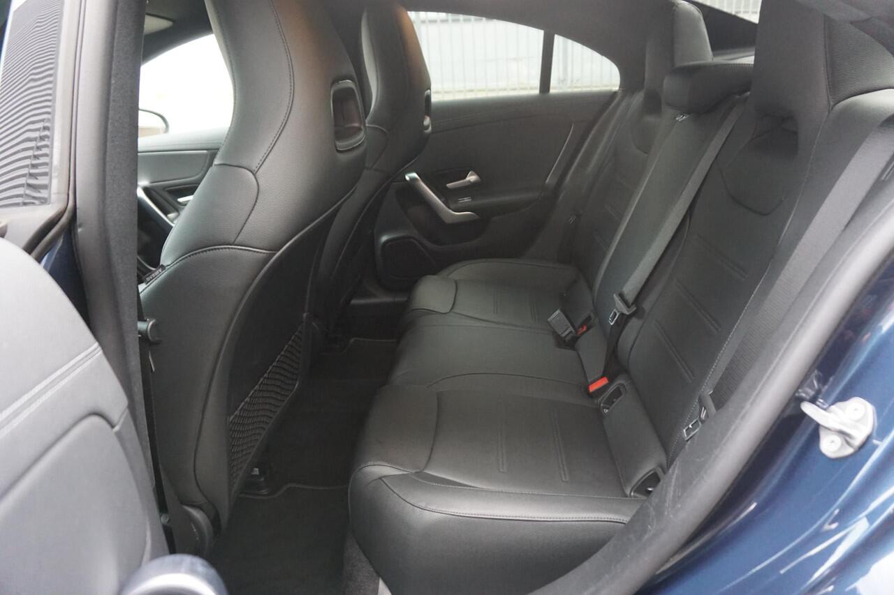 Mercedes-Benz CLA-KLASSE 250 225PK/Led-Matrix/18Inch./Sportstoelen Leer/ Dealeronderhouden
