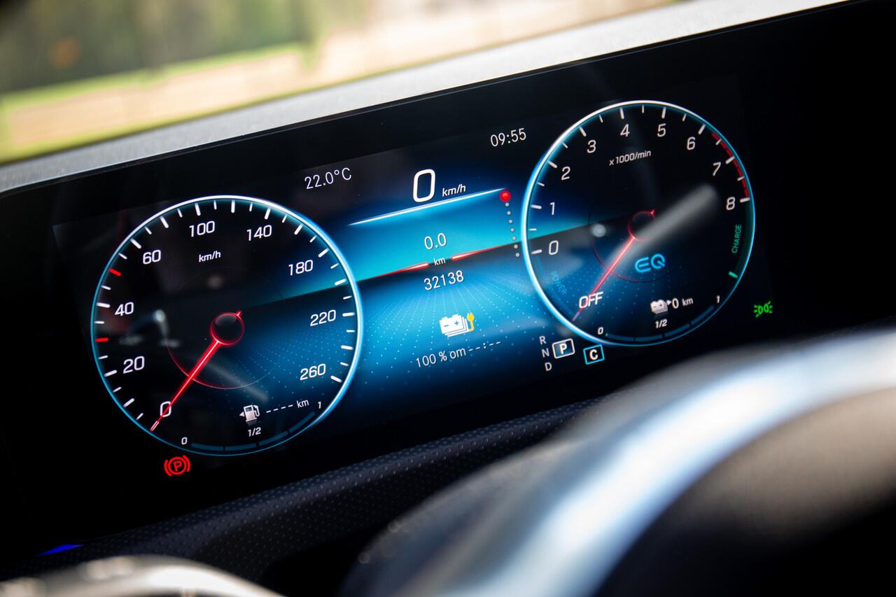 Mercedes-Benz CLA-KLASSE Shooting Brake 250 e AMG Line , Panorama dak, Camera, Sfeerverlichting,