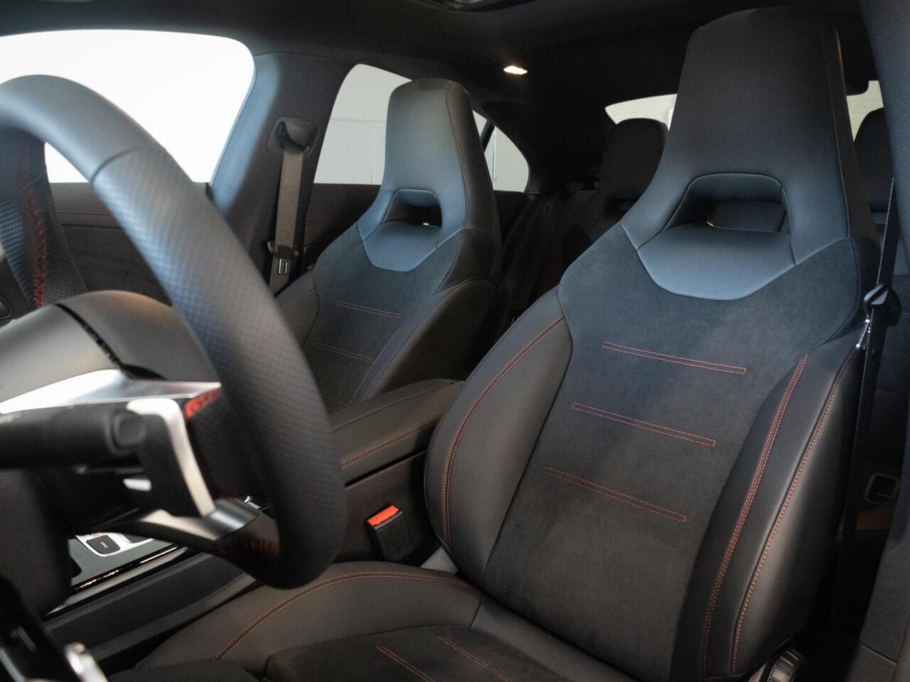 Mercedes-Benz CLA-KLASSE Coupé 180 Star Edition AMG Line Panorama dak