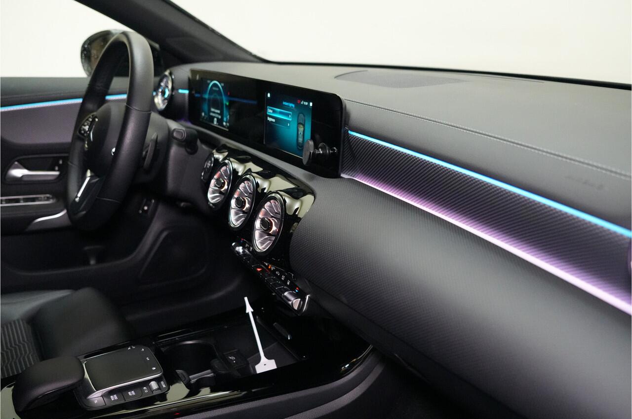 Mercedes-Benz CLA-KLASSE Shooting Brake 250 e Night 218 pk PHEV | Trekhaak | Camera | Sfeerverlichting | Apple/Android |