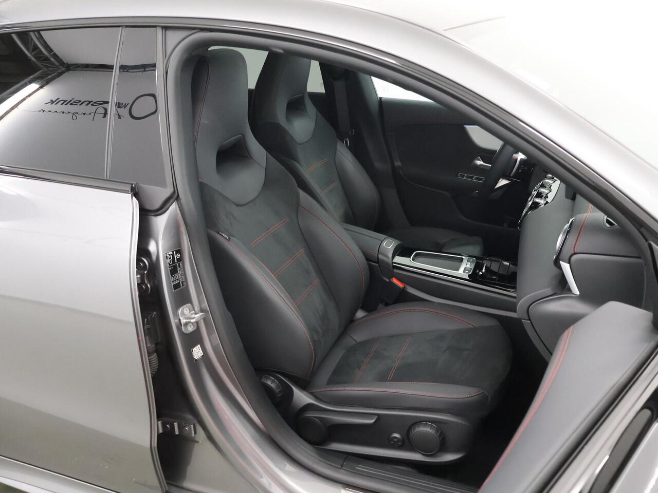 Mercedes-Benz CLA-KLASSE Shooting Brake 250e Star Edition AMG Line | Panorama schuifdak | MULTIBEAM LED | Nightpakket | Sfeerverlichting | Multispaak Velgen