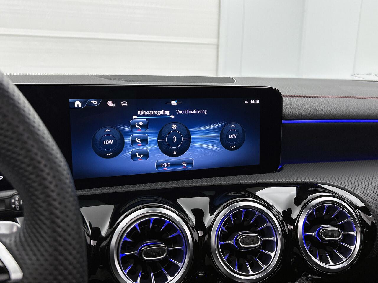 Mercedes-Benz CLA-KLASSE Shooting Brake 250 e Business Solution AMG AMG Line | Night Pakket |Panorama Schuif-Kanteldak | Memory Stoelen | Head-up display | Parkeerpakket met 360°-camera. Inclusief 24 maanden Mercedes-Benz Certified garantie voor Europa.