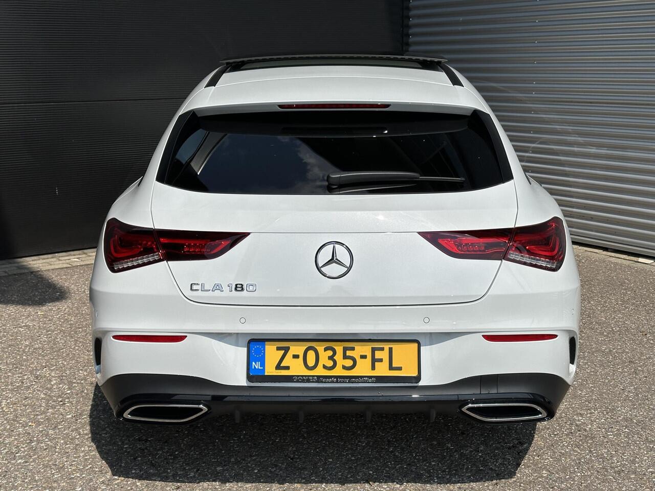 Mercedes-Benz CLA-KLASSE Shooting Brake 180 AMG Line | Nightpakket | Panoramadak | Achteruitrijcamera | Stoelverwarming | Dodehoekassistent | Sfeerverlichting