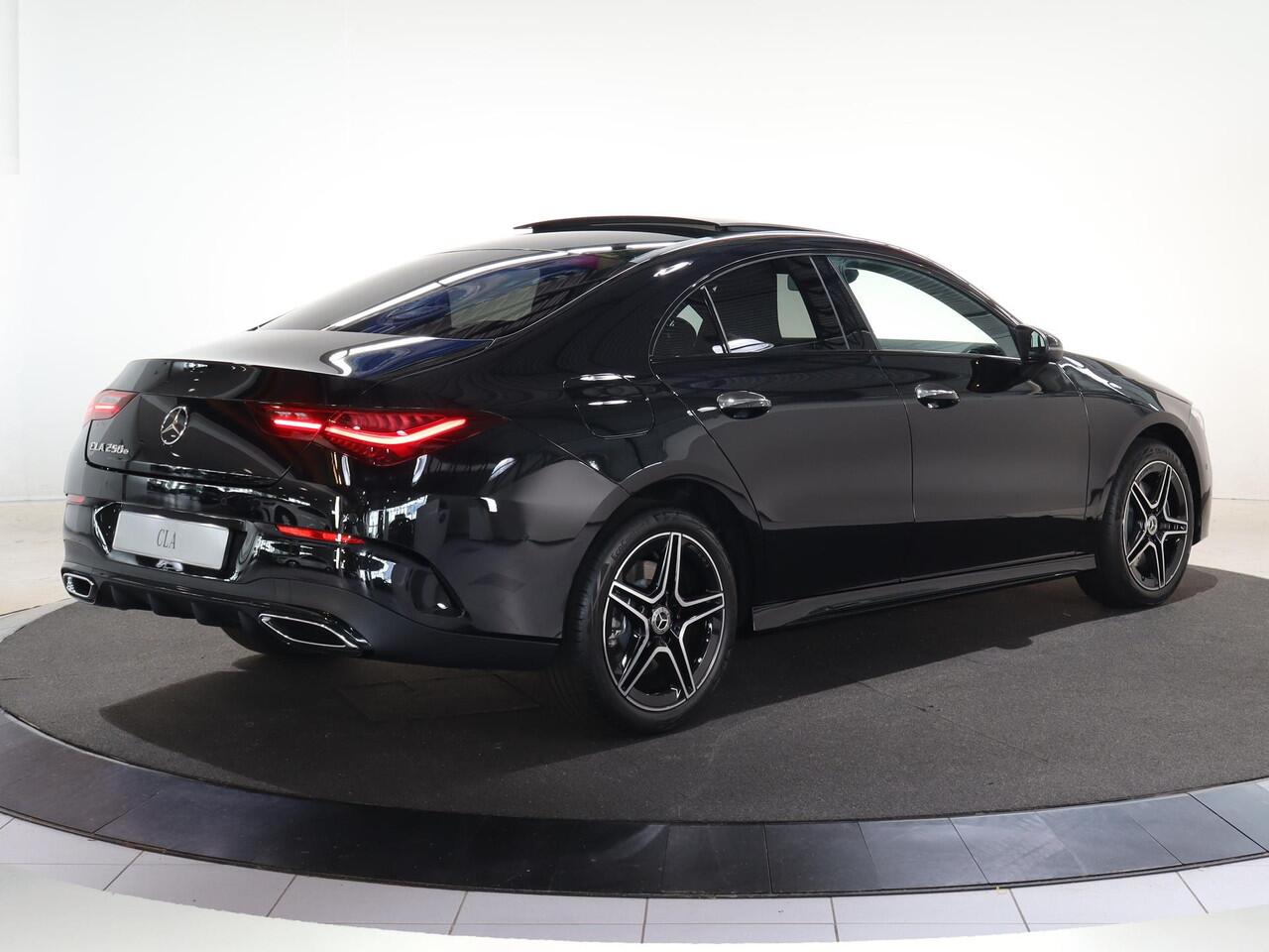 Mercedes-Benz CLA-KLASSE 250e Star Edition AMG Line | Panoramaschuifdak | Nightpakket | Achteruitrijcamera | Dodehoekassistent | Dodehoekassistent