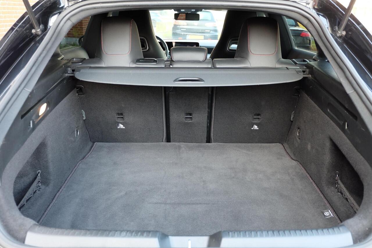 Mercedes-Benz CLA-KLASSE Shooting Brake 250 4MATIC Advantage / AMG Line / Camera / Dealeronderhouden