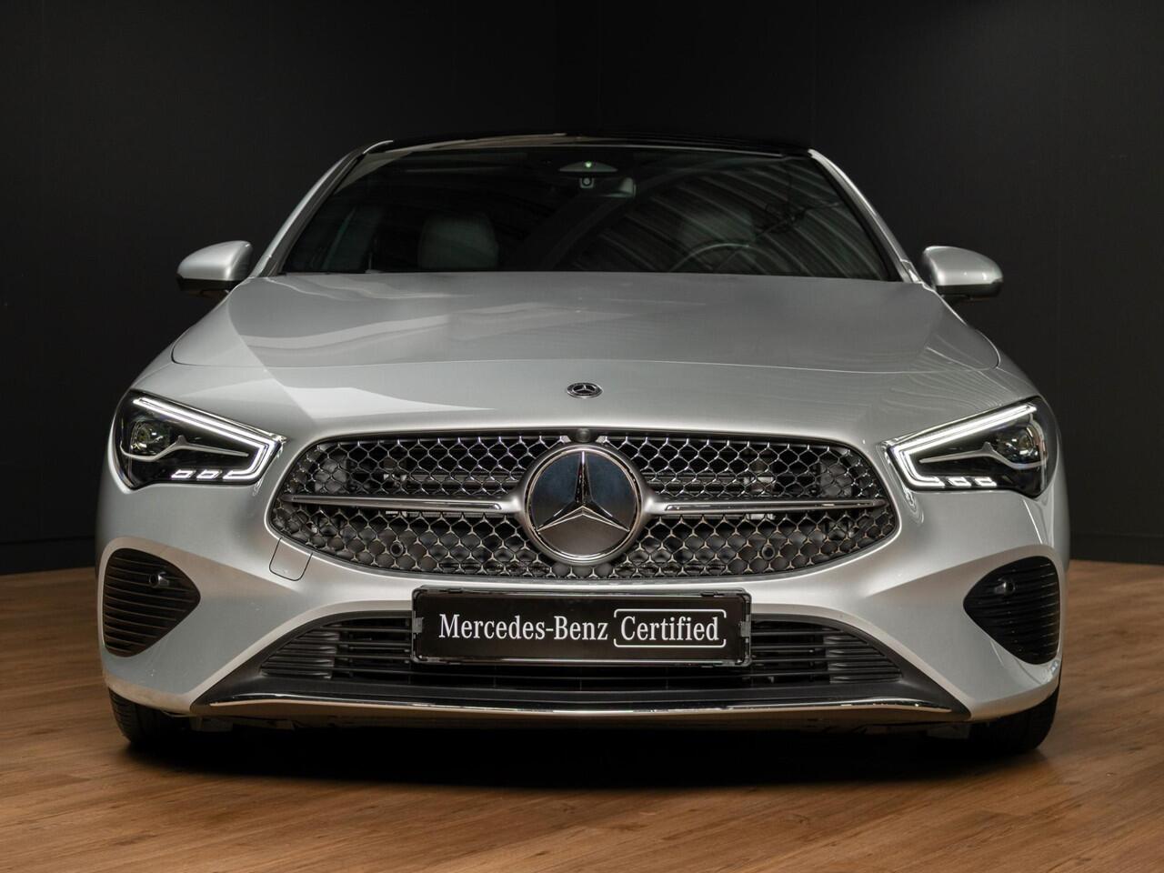 Mercedes-Benz CLA-KLASSE Shooting Brake 200 Luxury Line Panorama dak | Trekhaak