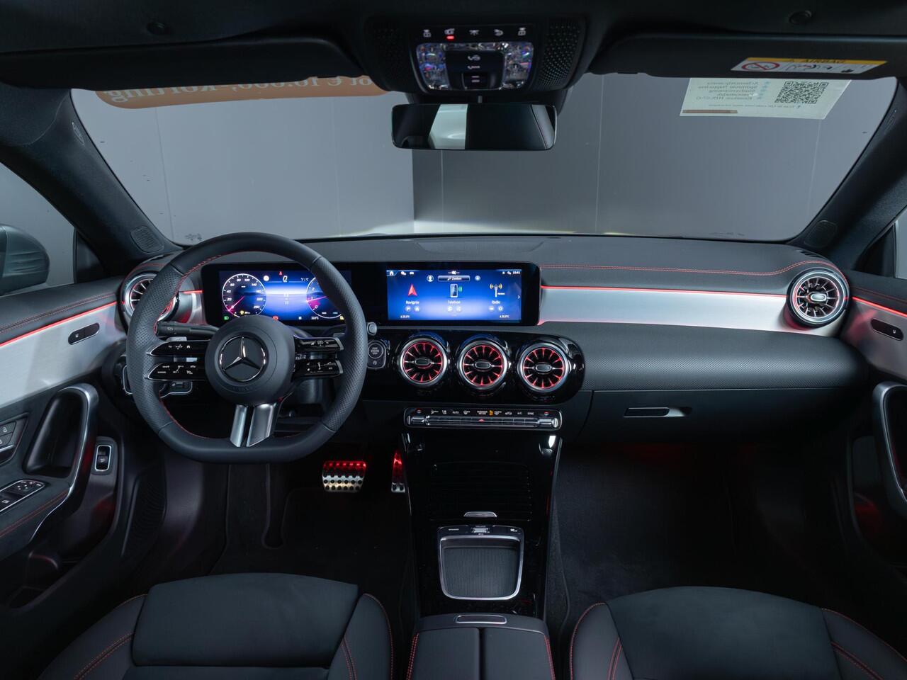 Mercedes-Benz CLA-KLASSE Coupé 180 Star Edition LIMITED Panorama dak