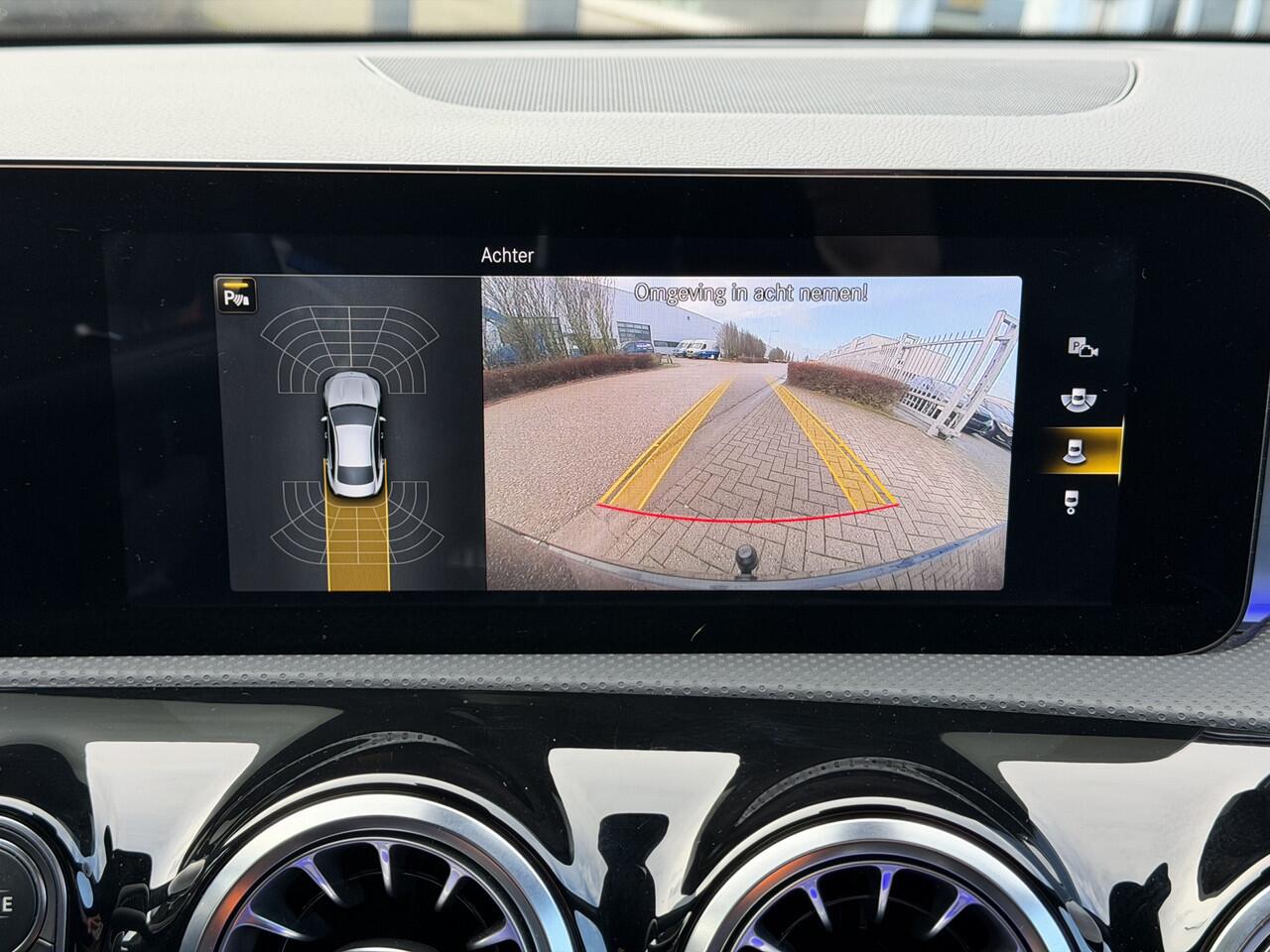 Mercedes-Benz CLA-KLASSE 200 AMG Line Premium Trekhaak | Stoelverw. | Camera |