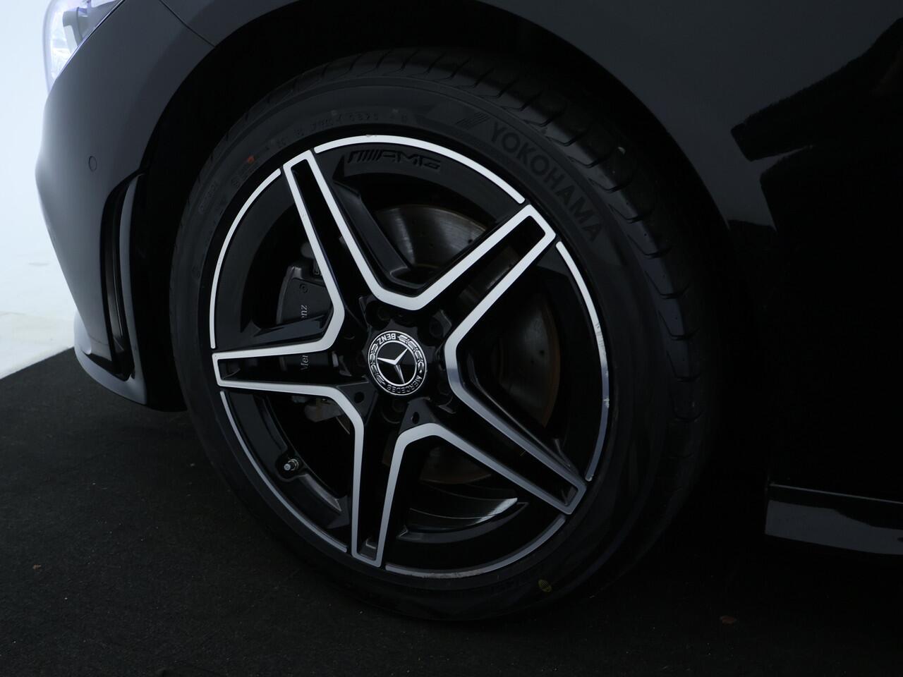 Mercedes-Benz CLA-KLASSE Shooting Brake 250 e Business Solution AMG Nightpakket | Panoramadak | Sfeerverlichting | Keyless Go | Parkeerpakket met Camera | LED | Inclusief 24 maanden Mercedes-Benz Certified garantie voor Europa.