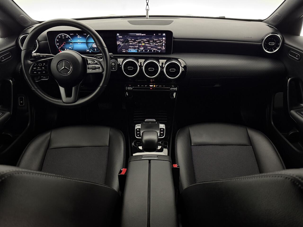 Mercedes-Benz CLA-KLASSE 180 Advantage | Camera | Virtual | Carplay | LED | Stoelverw. | Parkeersens. | NAP