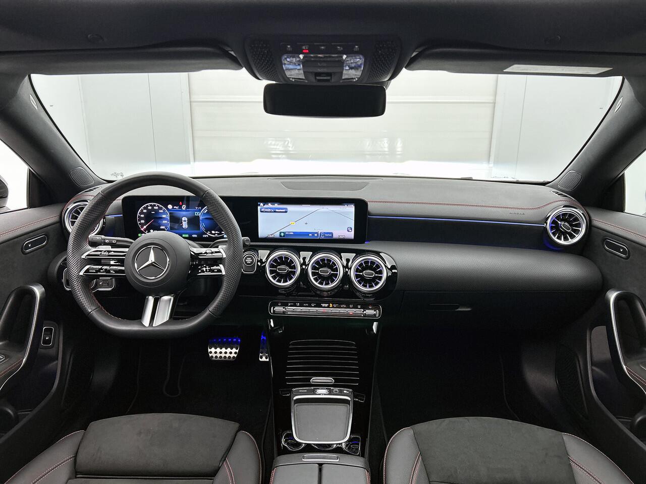 Mercedes-Benz CLA-KLASSE Shooting Brake 250 e AMG Plug-In Hybride Trekhaak | AMG Line | Panoramadak | Night Pakket | 19 Inch AMG Velgen | Stuur en Stoelverwarming. Inclusief 48 maanden MB Certified garantie voor Europa.