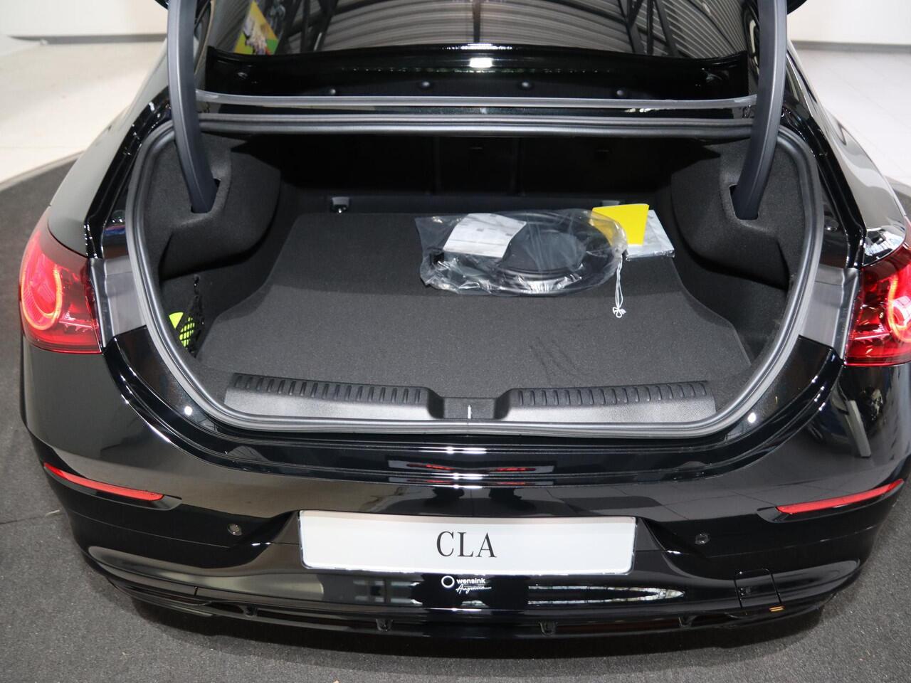 Mercedes-Benz CLA-KLASSE 250+ Launch Edition 85 kWh | Night | Panoramadak | Stoelverwarming | DISTRONIC | Achteruitrijcamera | Dodehoekassistent | Trekhaak |